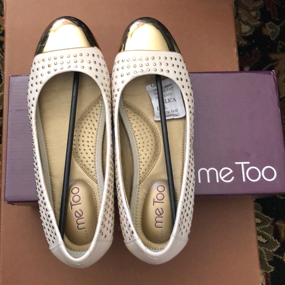 Me Too Size 7 cream gold cap toe ballet flats